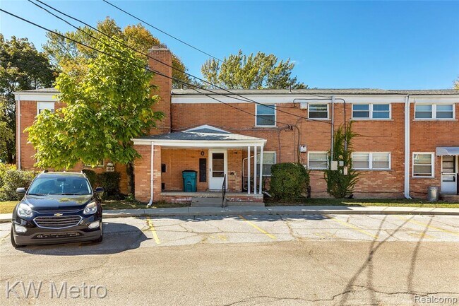 Building Photo - 3220 Shenandoah Dr