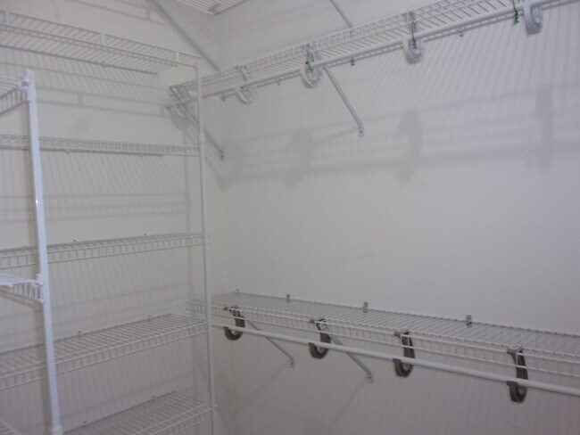 Building Photo - 512 Boxwood Pl