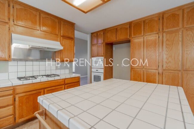 Building Photo - Move in Ready Beautiful 4 Bed Home in Tracy - Full Bed/Bath on 1st floor