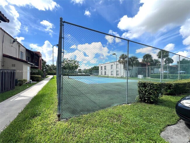 Building Photo - 10822 N Kendall Dr