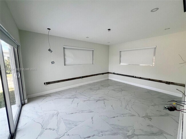 Building Photo - 18891 NE 20th Ave