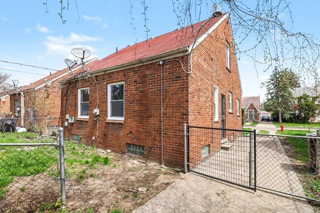 Building Photo - 16605 Freeland St