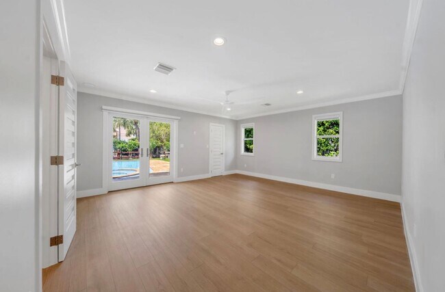 Building Photo - 5120 Carillo St