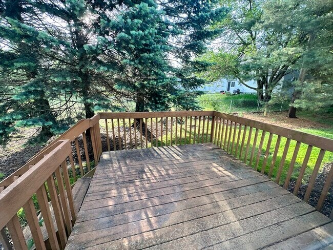 Building Photo - Grandville Condo 3 Bedroom and 2.5 Bathrooms