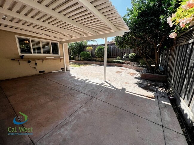 Building Photo - $4395 - South San Jose 4Bd / 2 Ba Single F...