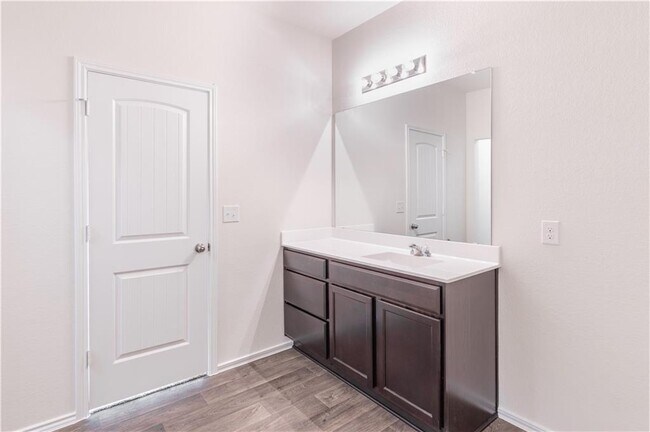 Building Photo - 15204 Kent Justin Dr