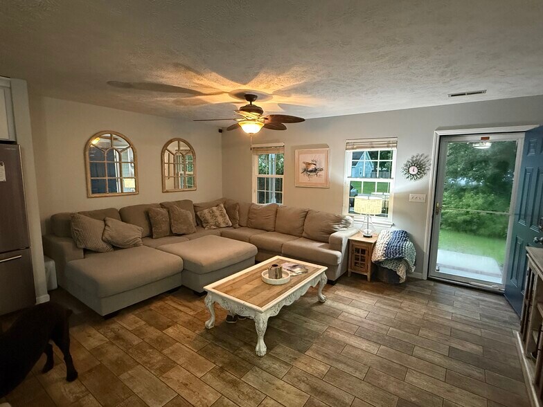 Living Room - 7217 Quail Woods Rd