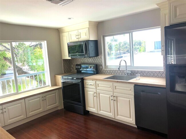 Building Photo - 1524 Argyle Dr