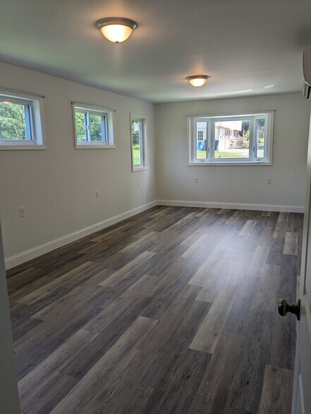 Building Photo - 329 York Rd