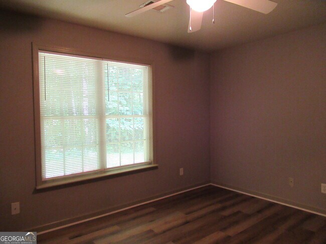 Building Photo - 95 Live Oak Rd