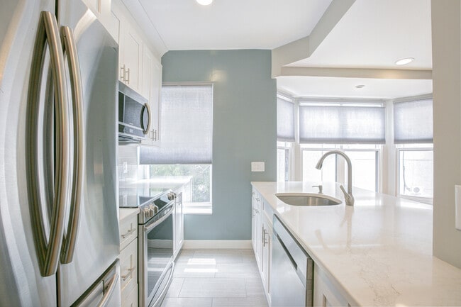 Building Photo - One-Bedroom in Adams Morgan! Parking Spot ...