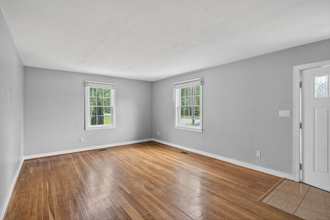 Building Photo - 4 Bedroom Rental