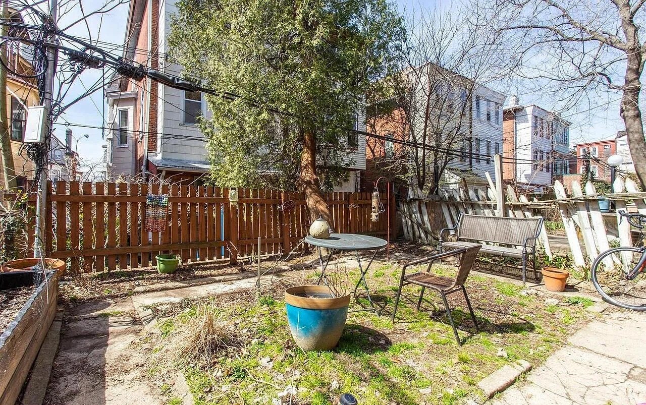 Building Photo - 922 S 49th St