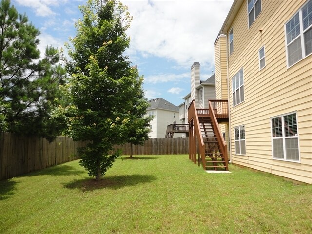 Building Photo - 323 Vinings Vintage Cir
