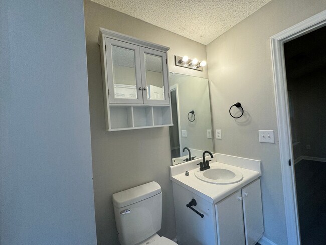 Building Photo - Room in House on Feldspar Way