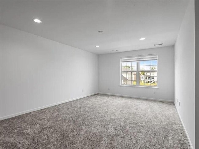 Building Photo - 5898 Urbandale Ct N