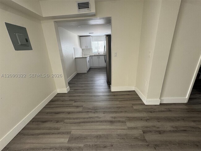 Building Photo - 2628 SW 31st Pl