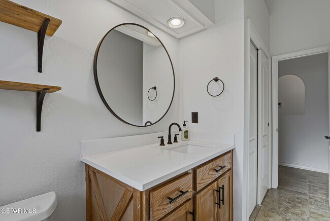 Building Photo - 232 Ave Mirador