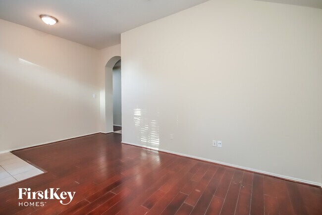Building Photo - 29919 Hanover Hollow Ln