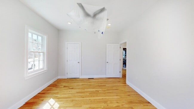 Building Photo - 48 Rockwell St