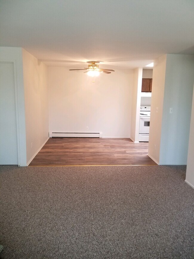 Dining Ell & Kitchen - 227 Twelve Mile Rd