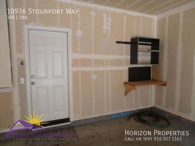 Building Photo - Modern Two-story 3 Bed 2.5 Bath 1,374 sqft...
