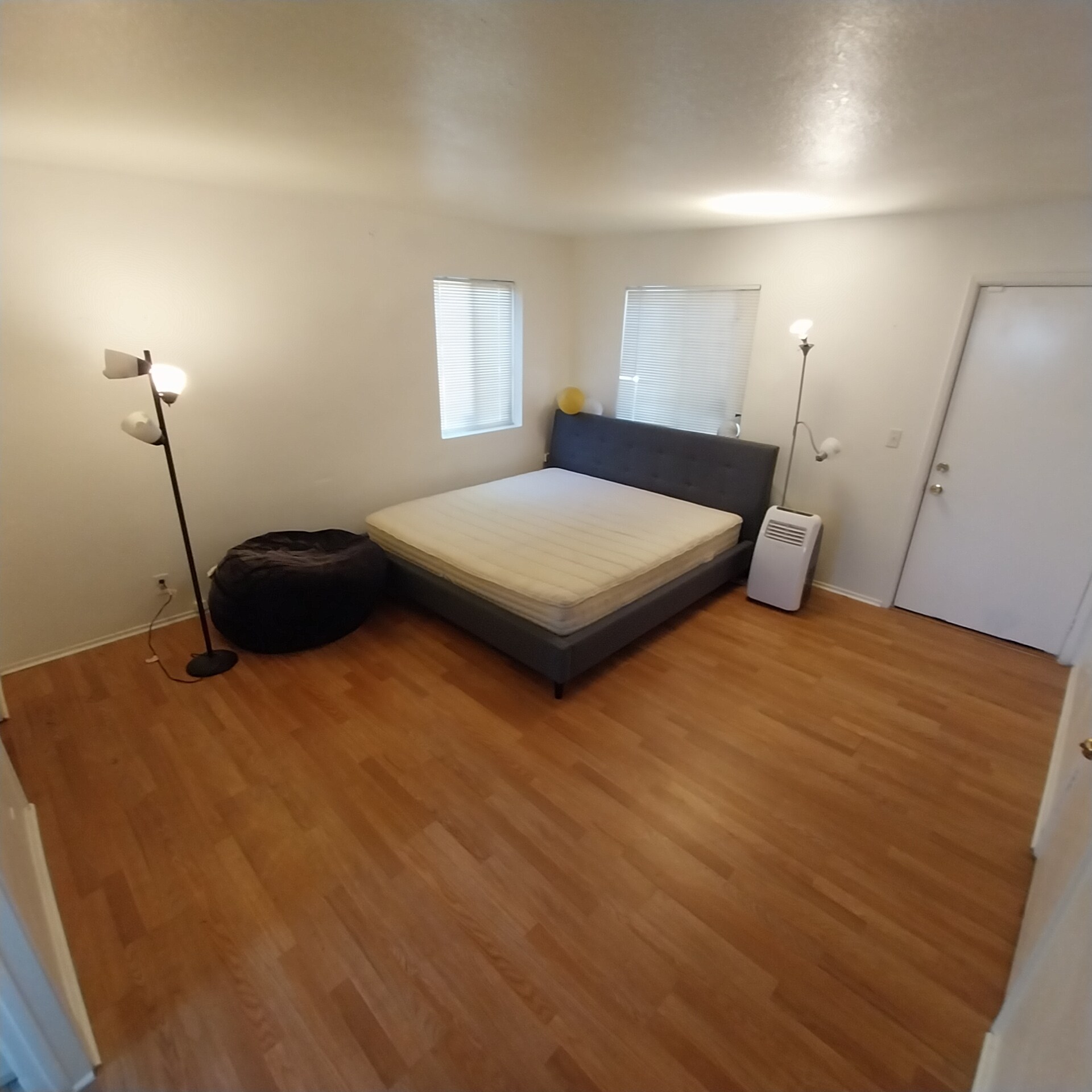 Building Photo - 164 S 10th St