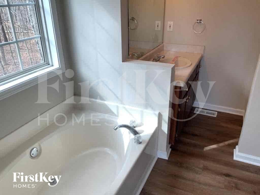 Building Photo - 82 Broadlands Dr