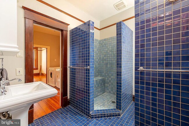 Building Photo - 7 N Loudoun St