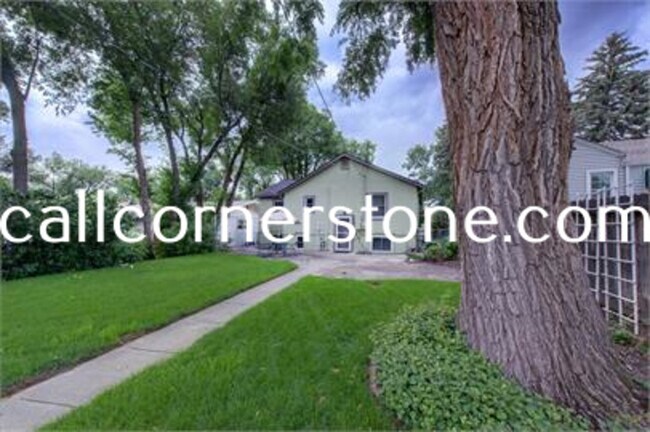 Building Photo - 933 E Cucharras St