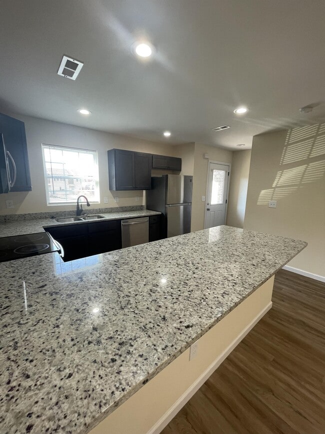 Building Photo - 923 Warrior Hill Dr