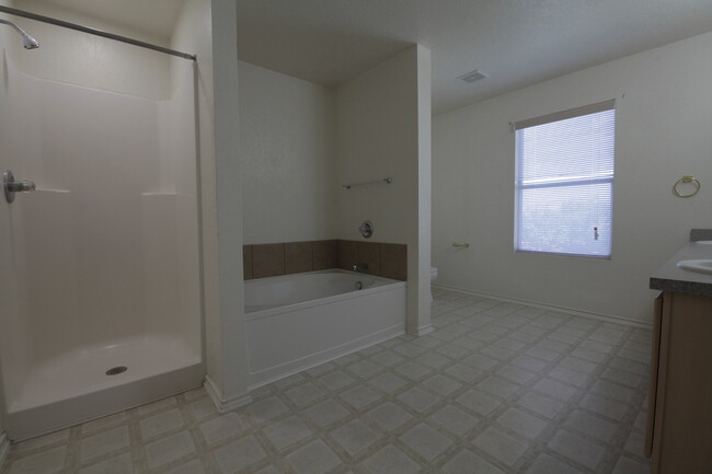 Building Photo - SPACIOUS 3208 SQUARE FOOT HOME FEATURING 4...