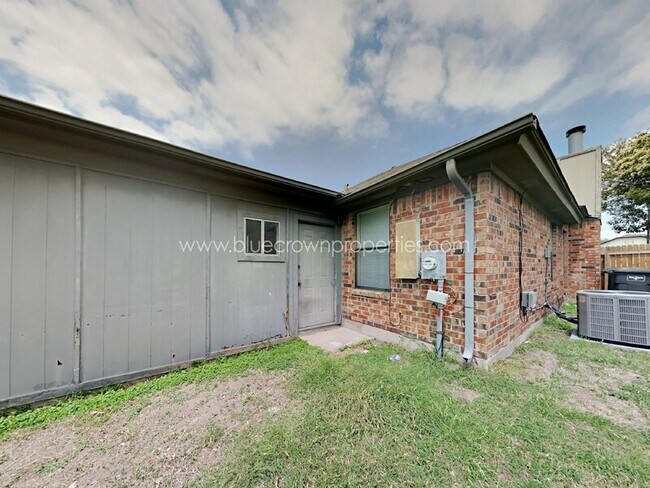 Building Photo - 10317 Lone Pine Ln
