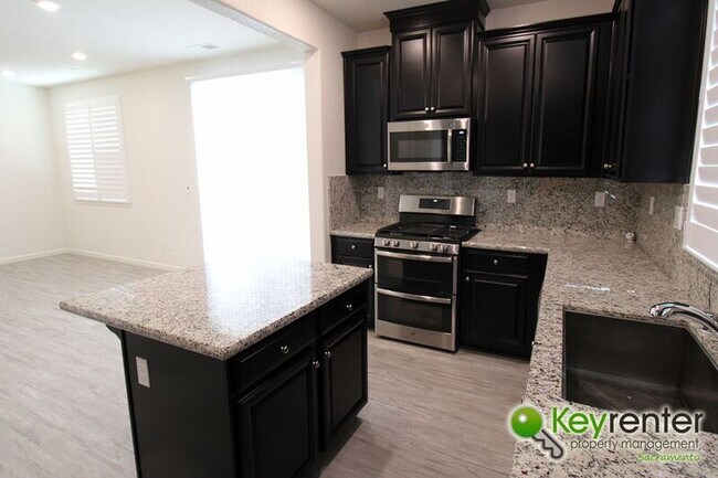 Building Photo - 1061 Chapelhill Ln