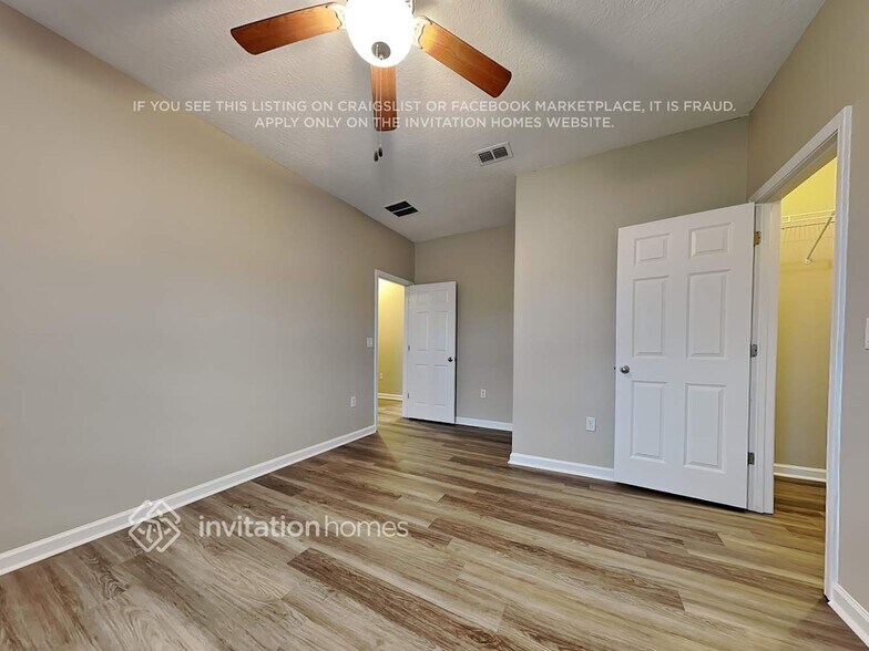 Building Photo - 15604 Spotted Saddle Cir