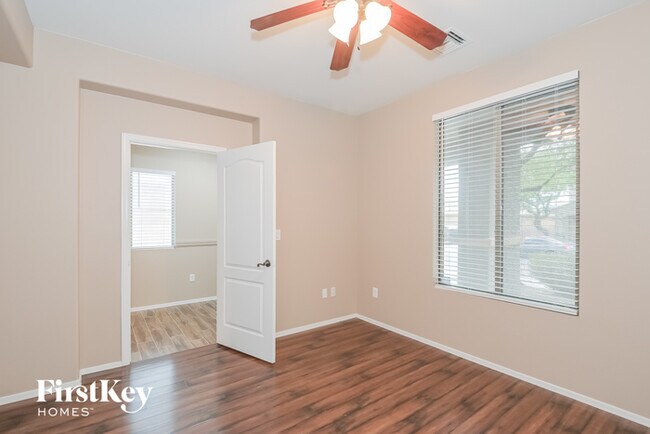 Building Photo - 12841 N Fox Hollow Dr