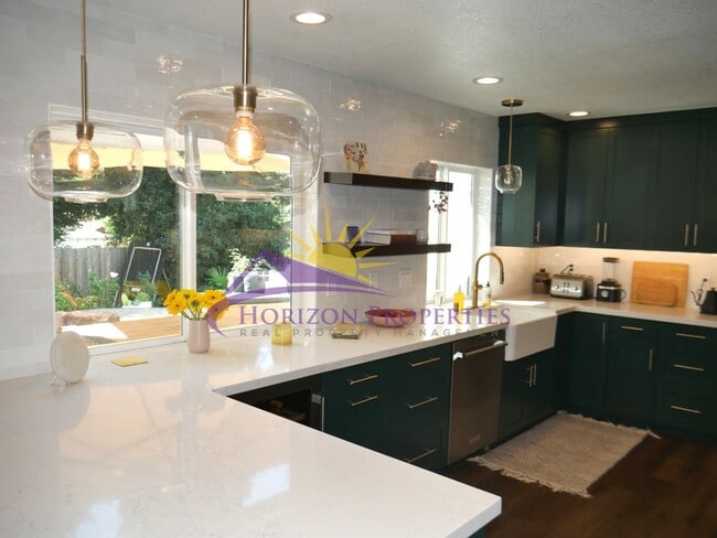 Building Photo - 1704 Summerhill Ct