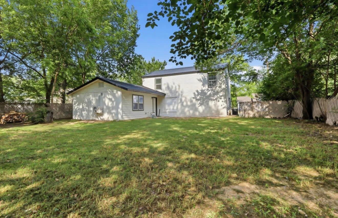 Building Photo - 800 Sunset St