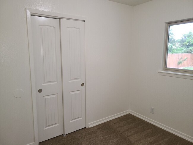 Building Photo - 4406 Desert View Dr