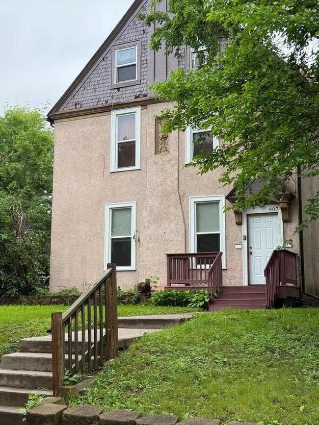 Building Photo - 907 N Oliver Ave