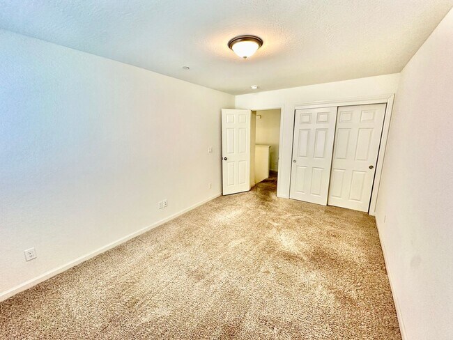 Building Photo - 6319 E Riesling Dr