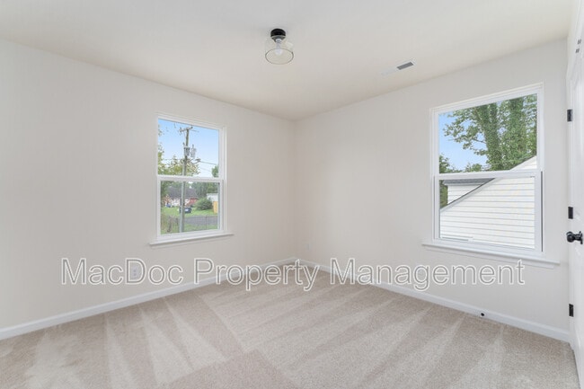 Building Photo - 105 Hillcrest Dr