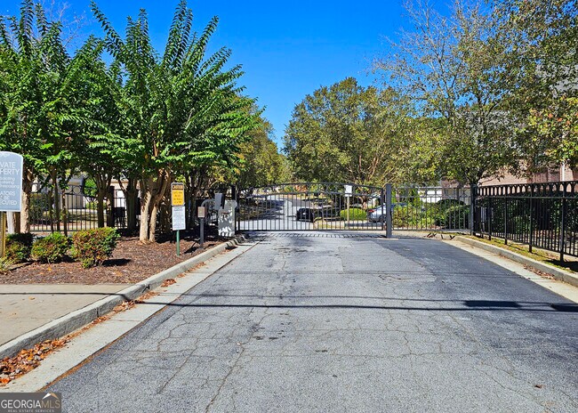 Building Photo - 195 Beracah Walk