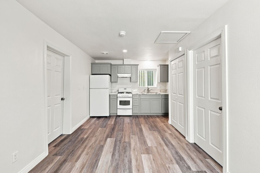 Building Photo - 10646 S Wilton Pl