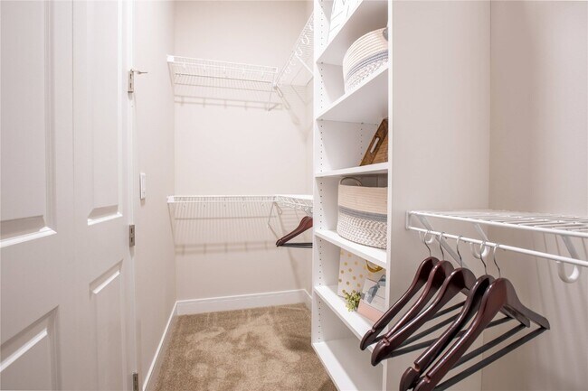 Building Photo - 226 E Lockwood Ave