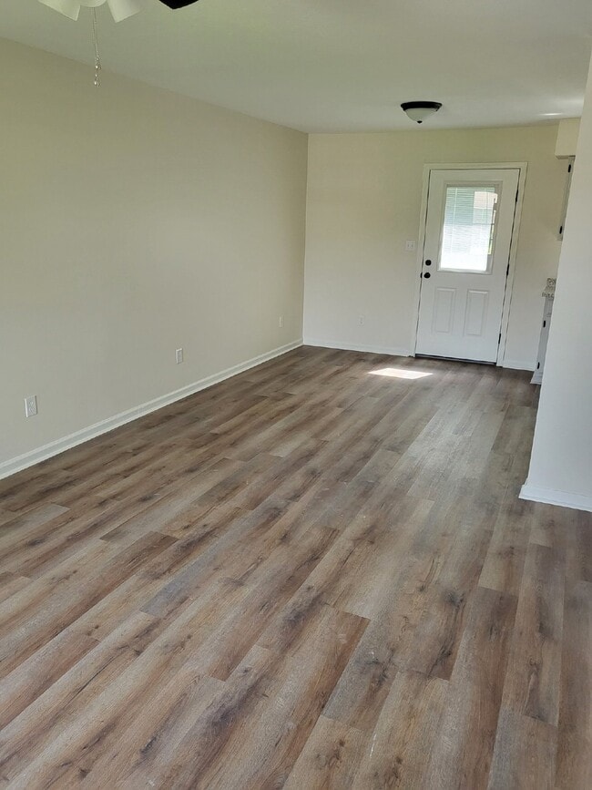 Building Photo - "Charming 3-Bed Home with Cozy 982 Sq. Ft. Living Space on Smith Avenue, Trumann!"