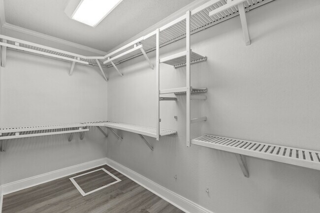 Building Photo - 109 E Frost St