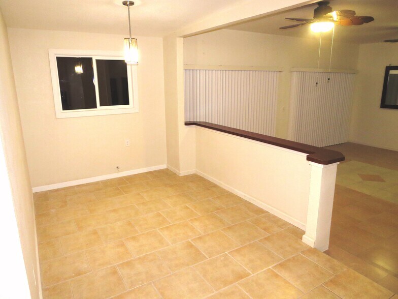 Building Photo - 15-1414 24th Ave