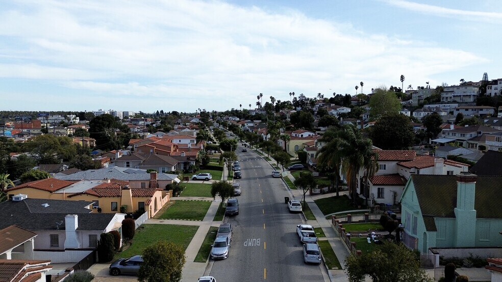 Building Photo - 4191 Angeles Vista Blvd
