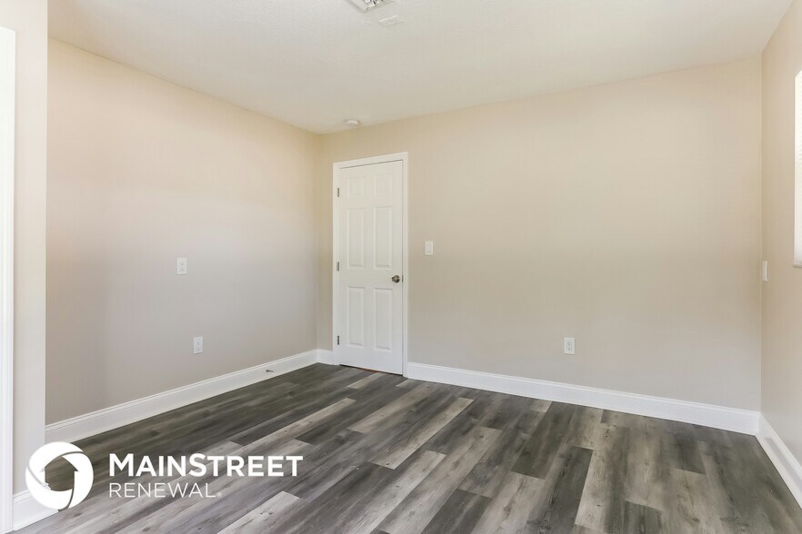 Building Photo - 5688 SE Pine Ave